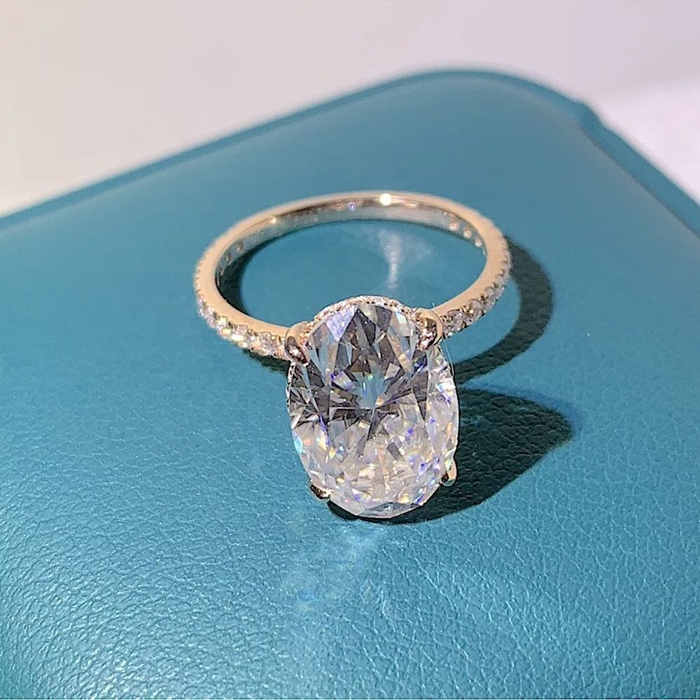 4ct oval cut crushed iced sparkling engagement ring set - Picture 3 of 17